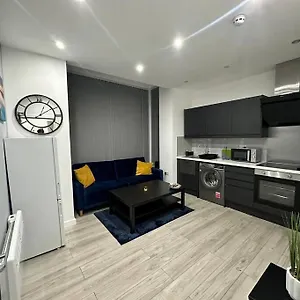 Luxurious 2 Bedroom Flat Apartment Beeston Hill